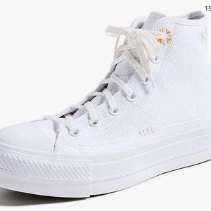 Converse Womens Chuck Taylor All Star High Tops, size 6